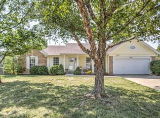 1207 Hearthside Dr, Saint Charles, MO 63304