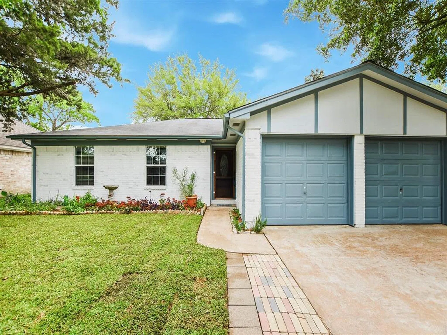 3 bed, 2.0 bath, 1408 sqft, $1,600 — Photo 3