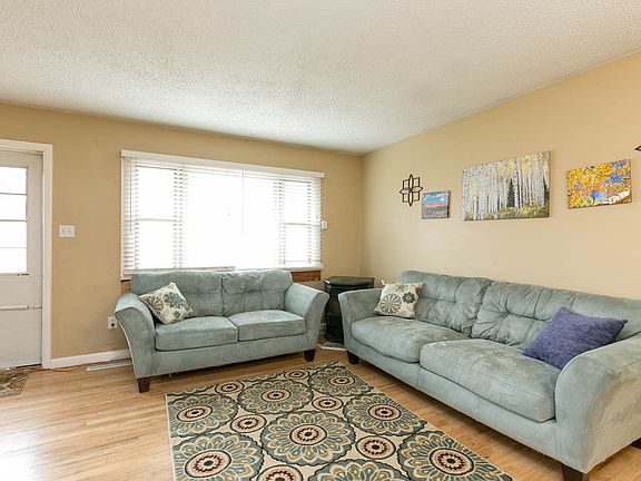 2nd image of 824 Fountain Ct