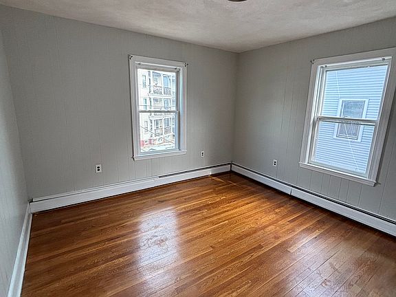 4th image of 119 New Park St Floor 2