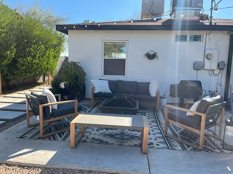1832 E Crittenden Ln — Photo 11
