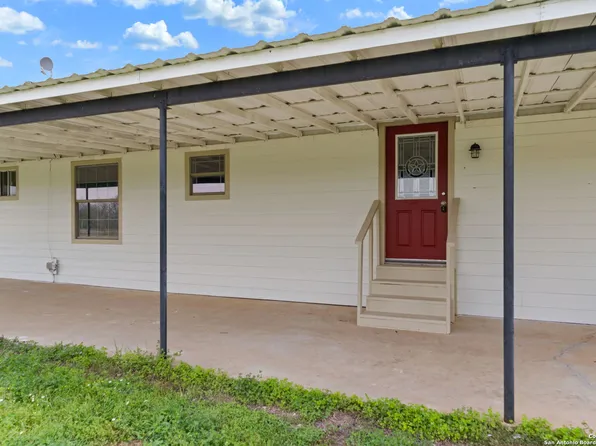 1550 DUGOSH RD, Pleasanton, TX 78064