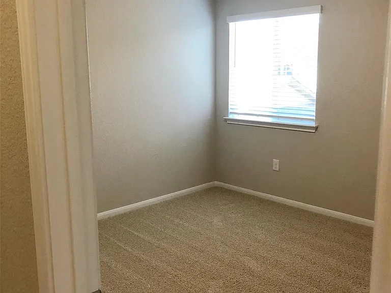 10502 Fulton Ave — Photo 12