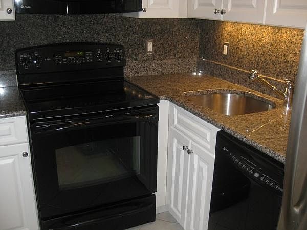 2nd image of 18 Exeter St #310