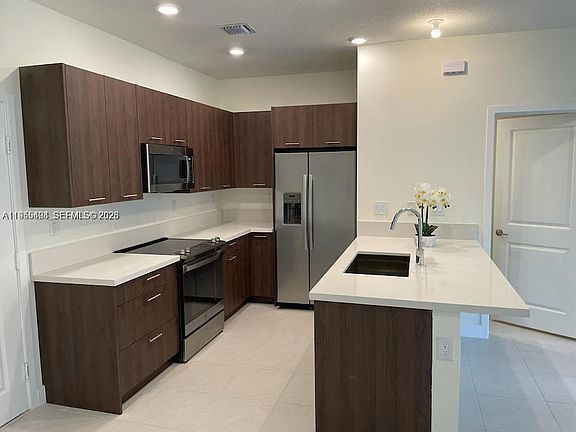 4th image of 4657 NW 83rd Pkwy #657