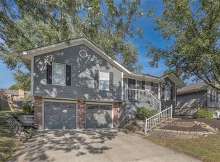 1808 NE Whitestone Dr, Lees Summit, MO 64086