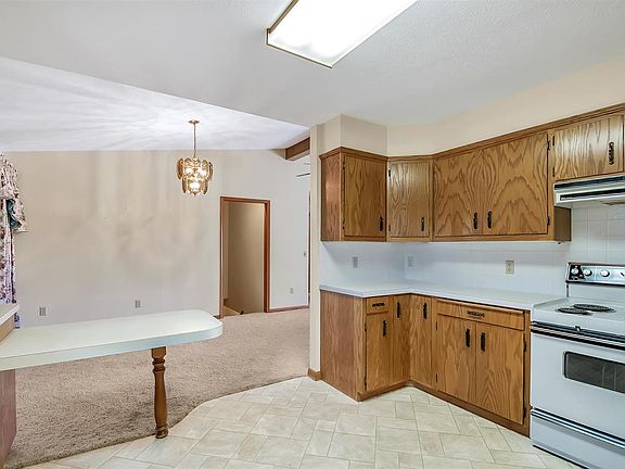 4th image of 36 Williams Ave