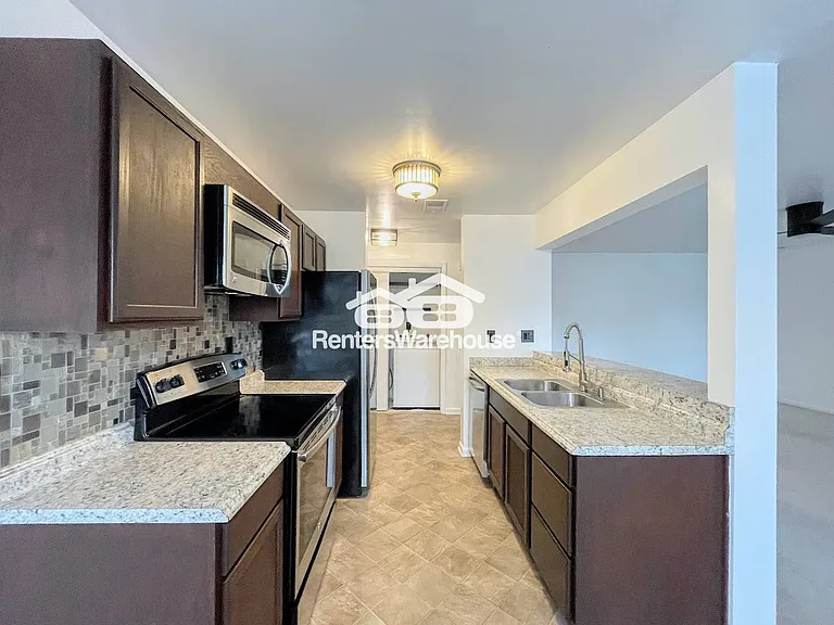 1843 Chantilly Ct #404 — Photo 9