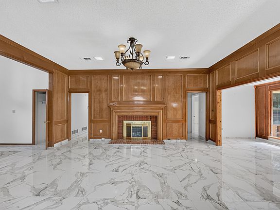 5th image of 2105 Rolling Oak Ln