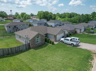 129 Echo Valley Cir, Reeds Spring, MO 65737