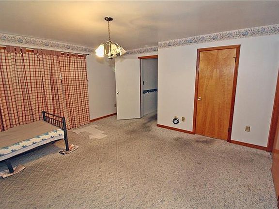 4th image of Stanton Dr