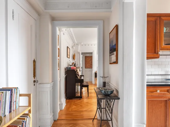 390 Riverside Drive image 4 of 7