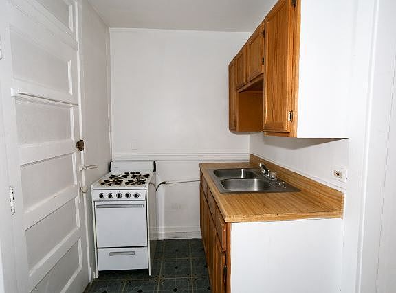 2nd image of 3265 W Wrightwood Ave #V1
