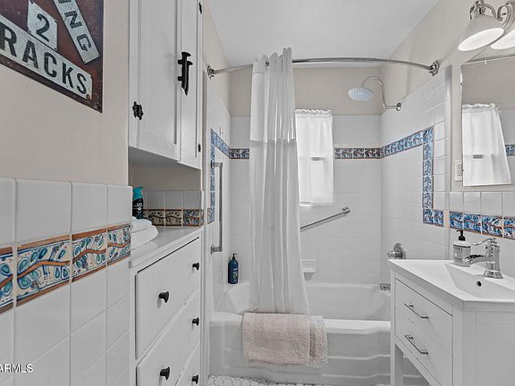 4th image of 189 N Jefferson St #2