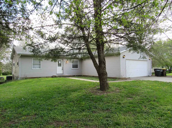 612 Country Club Dr, Maquoketa, IA 52060