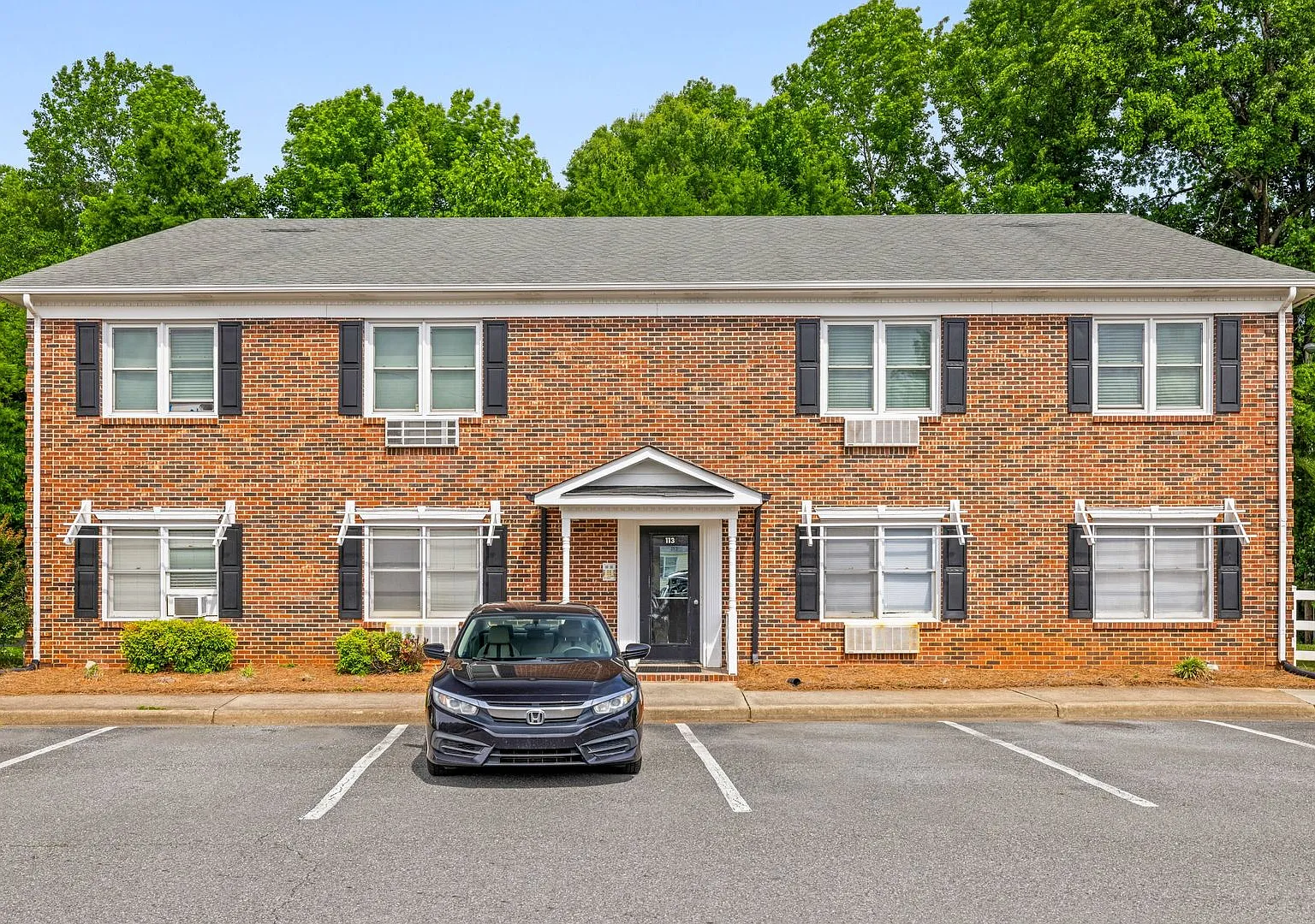 Super cute 1-bed, 1-bath, condo in Gastonia at Pickwyck Place near Hang Time Golf! — Photo 1