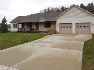 1039 S Stoneridge Dr, Plainwell, MI 49080
