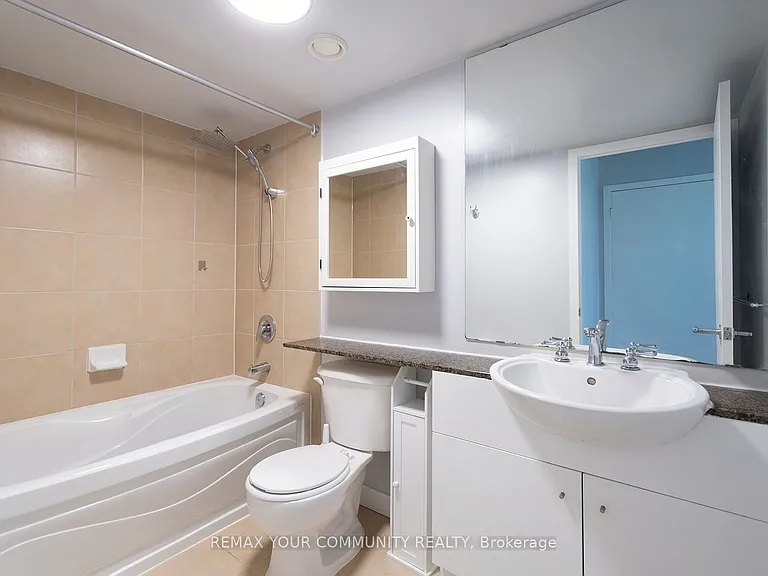 381 Front St W #2103 — Photo 17