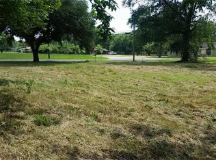 810 E Bowie Ave, Crockett, TX 75835