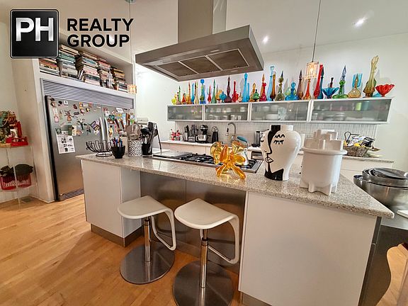 3rd image of 87 Oxford Ave #1