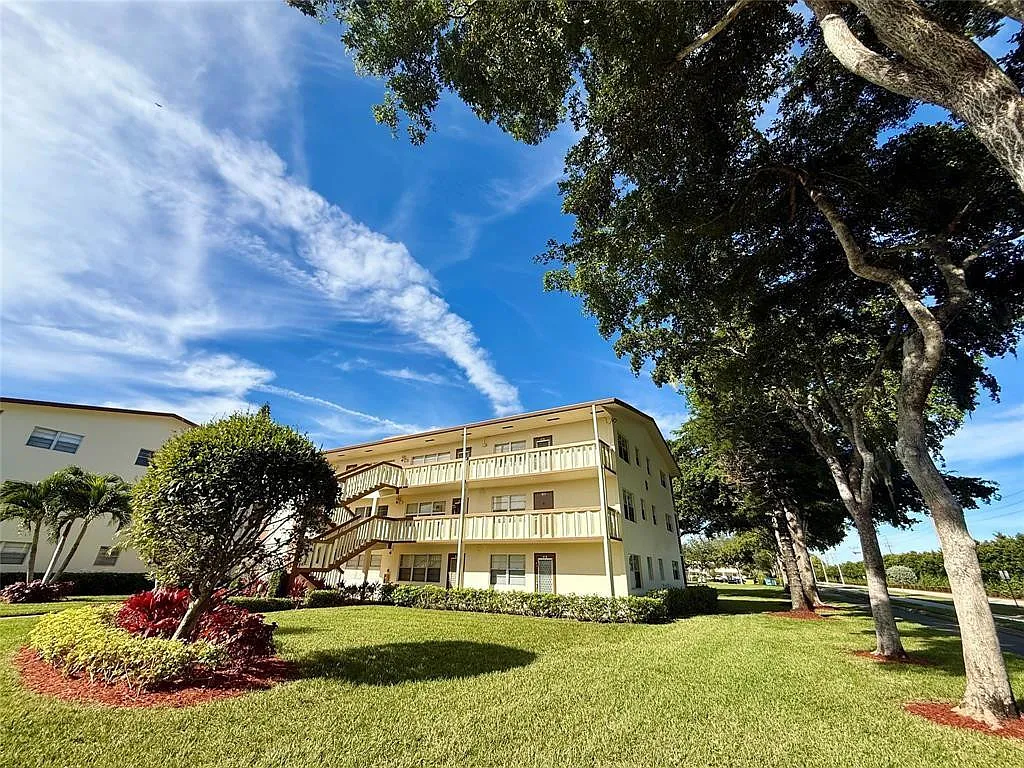2 bed, 1.5 bath, 840 sqft, $1,550 — Photo 1