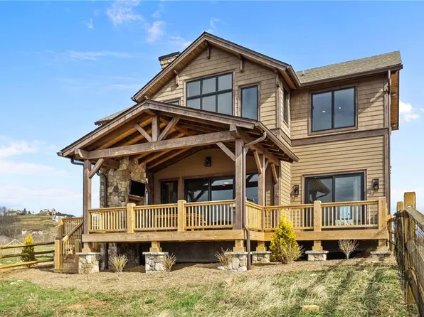 352 Great Sky Dr, Banner Elk, NC 28604