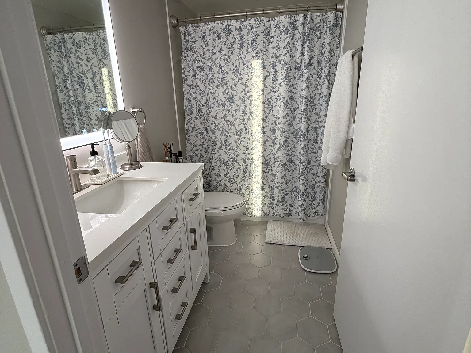 1 bed, 770 sqft, $2,400 — Photo 4