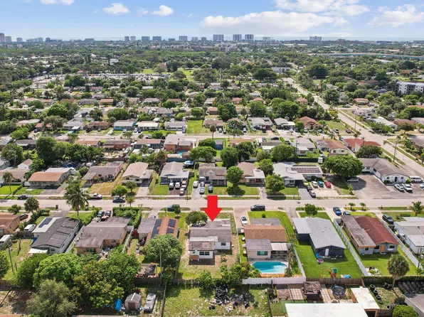 573 NW 2nd Way, Deerfield Beach, FL 33441