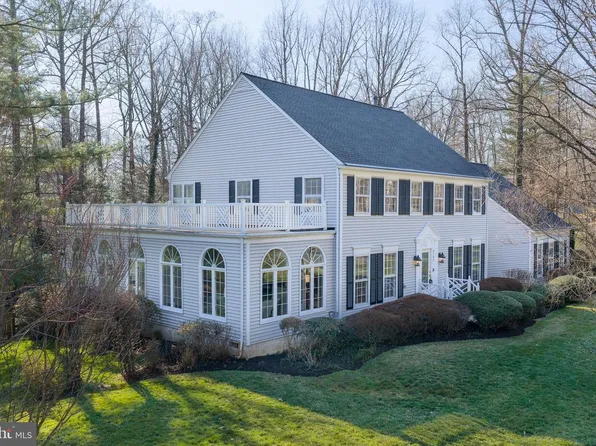 9723 S Park Cir, Fairfax Station, VA 22039