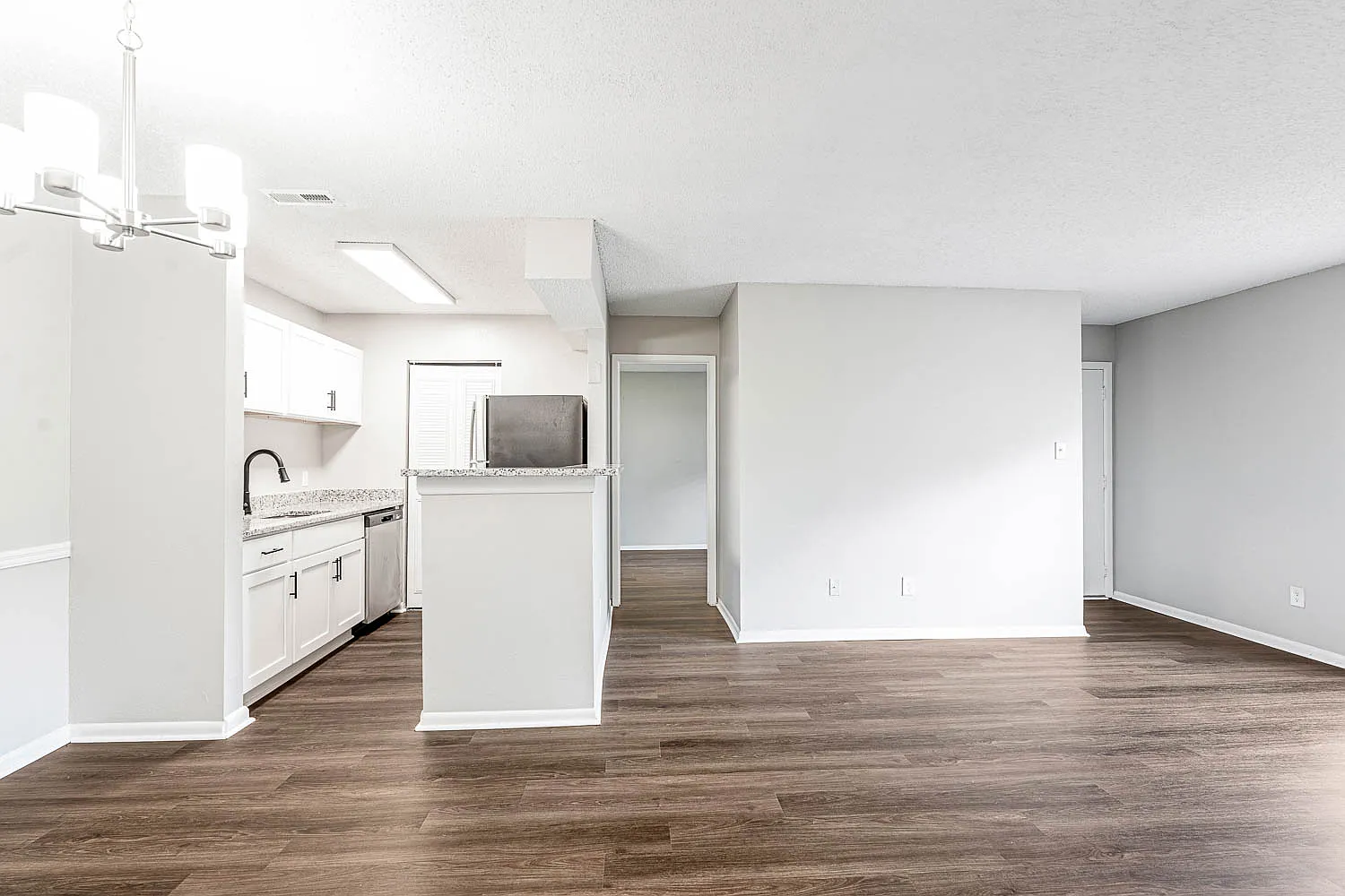 Rivercreek Apartments — Photo 4
