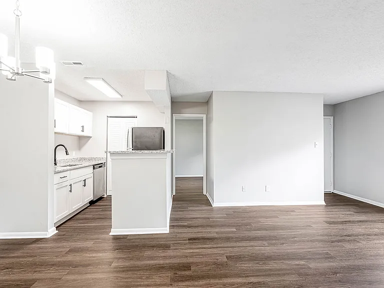 Rivercreek Apartments — Photo 4