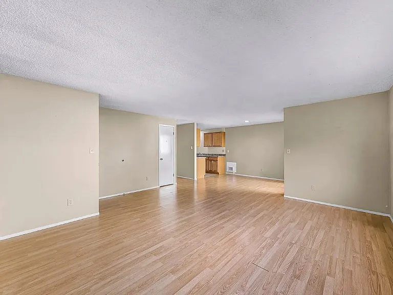1019 Lenora Ct #4 — Photo 7