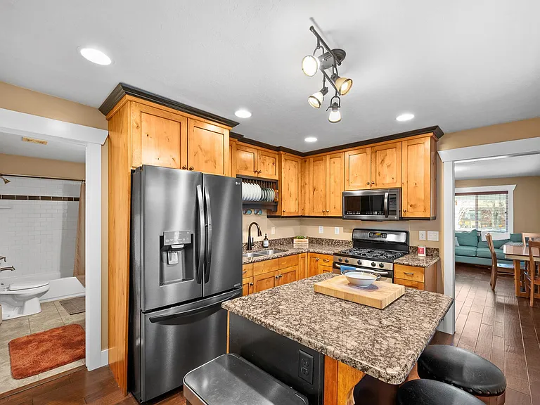 432 E Milton Ave — Photo 8