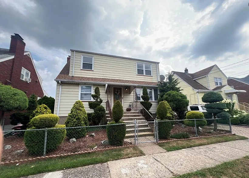 198 Banta Ave #2