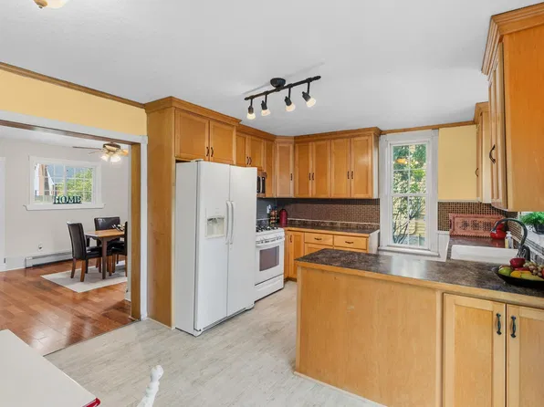 2697 8th Ave E, North Saint Paul, MN 55109