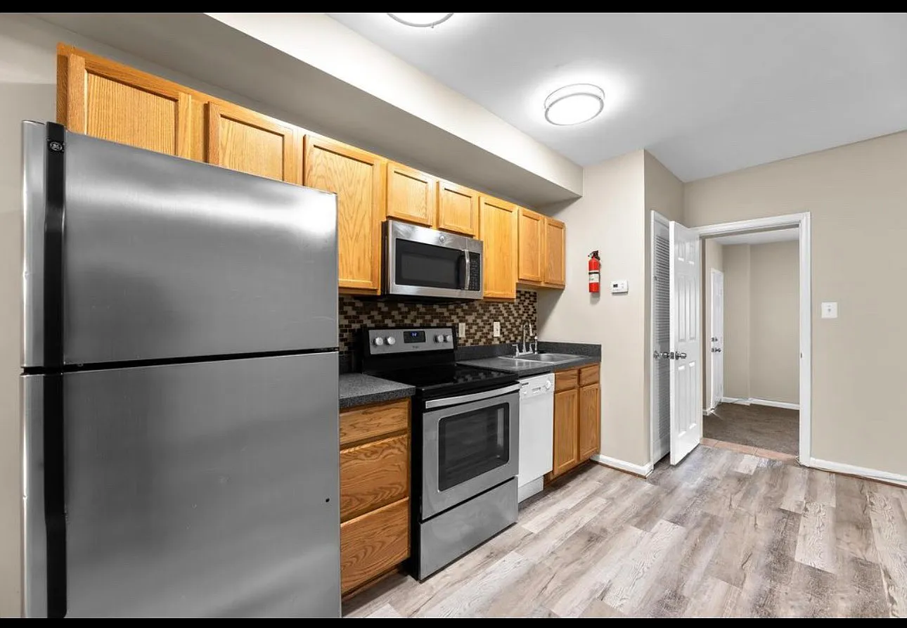 2 bed, 856 sqft, $1,595 — Photo 3