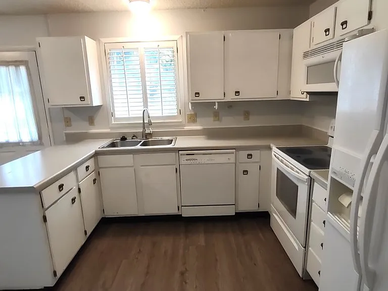 8218 Knights Bridge Rd — Photo 5