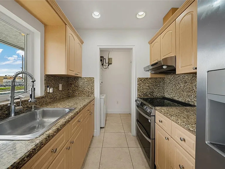 7515 NW South River Dr — Photo 13