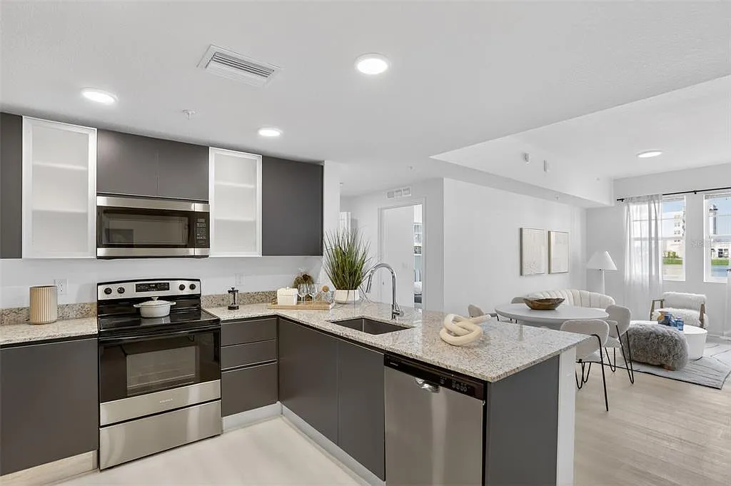 2 bed, 2.0 bath, 1023 sqft, $1,850 — Photo 2