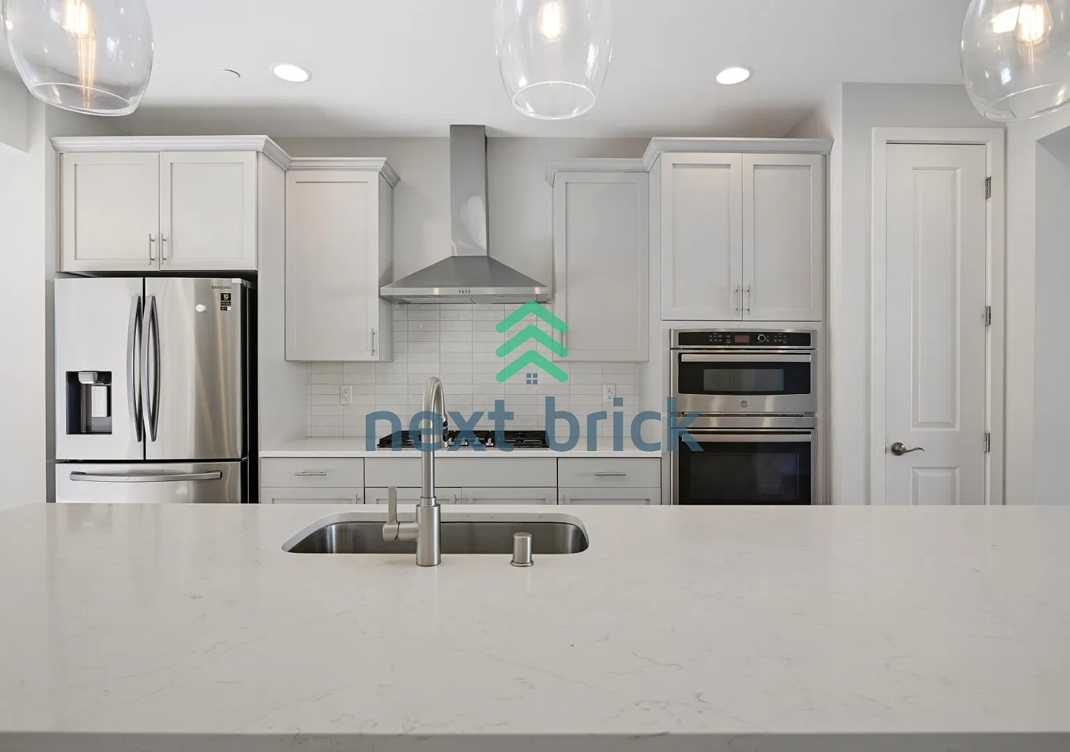 "Spacious 3-Bed, 3.5-Bath Townhouse Retreat in Bothell 1824 Sq Ft of Modern Comfort!" — Photo 2