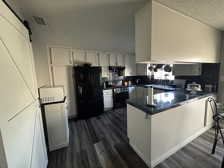 24850 Chippendale St — Photo 10
