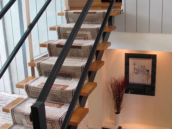 Entry Stair to Upstairs Bedrooms