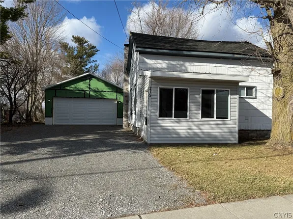 215 E Hoard St, Watertown, NY 13601