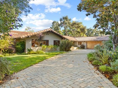 1056 Cascade Dr, Menlo Park, CA, 94025