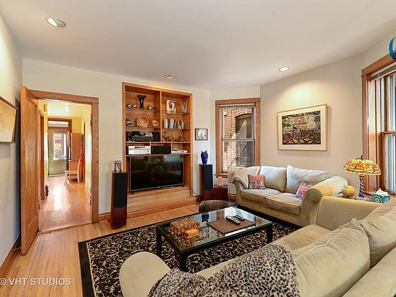 3rd image of 3621 N Oakley Ave #1