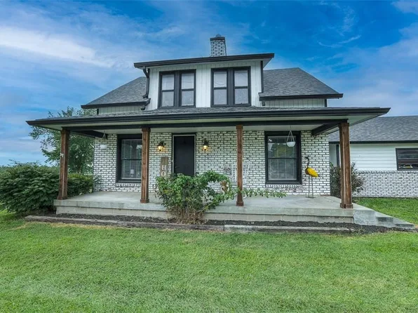 120 S Main St, Peculiar, MO 64078