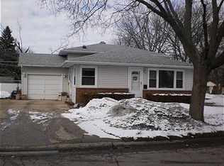 208 N Ridgemoor Ave, Mundelein, IL 60060