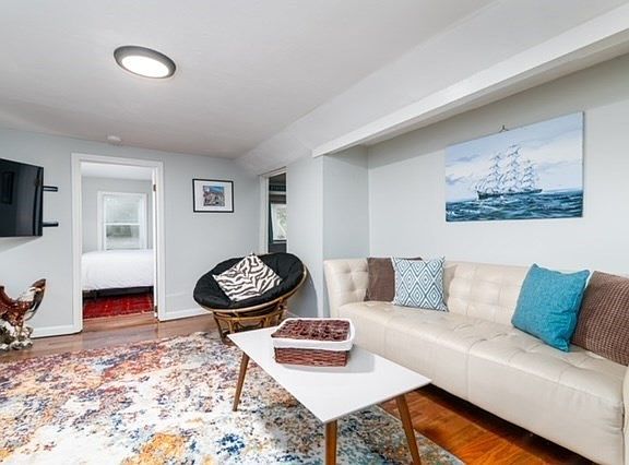 2nd image of 220 Stockbridge Rd #220