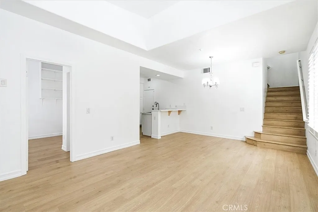 4 bed, 2.5 bath, 1367 sqft, $3,700 — Photo 3