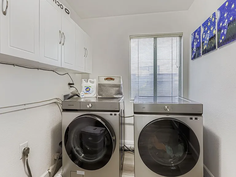 2743 Woodbine Ave — Photo 28